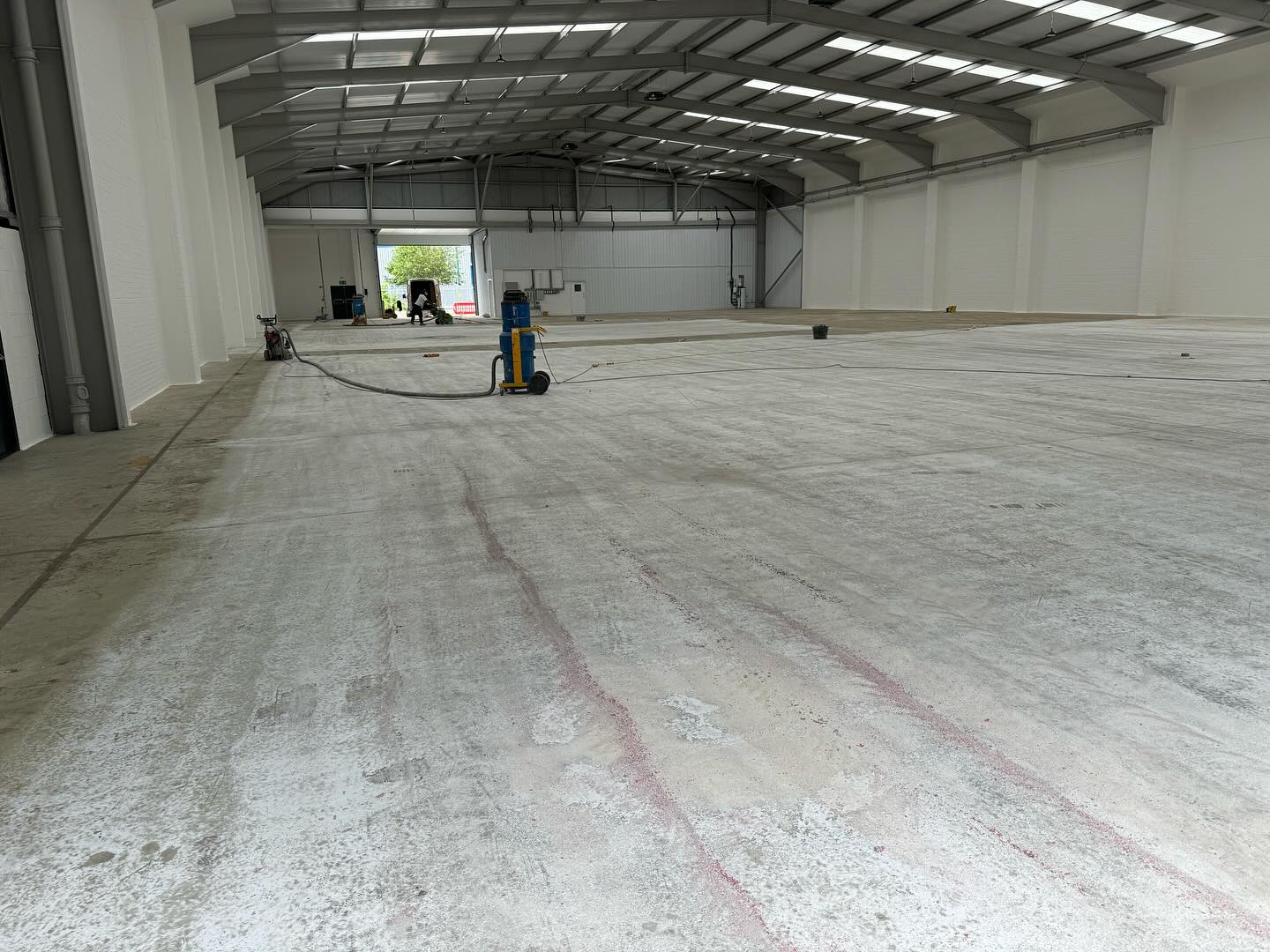 1700m² Hayes Distribution Center Before - Industrial concrete floor