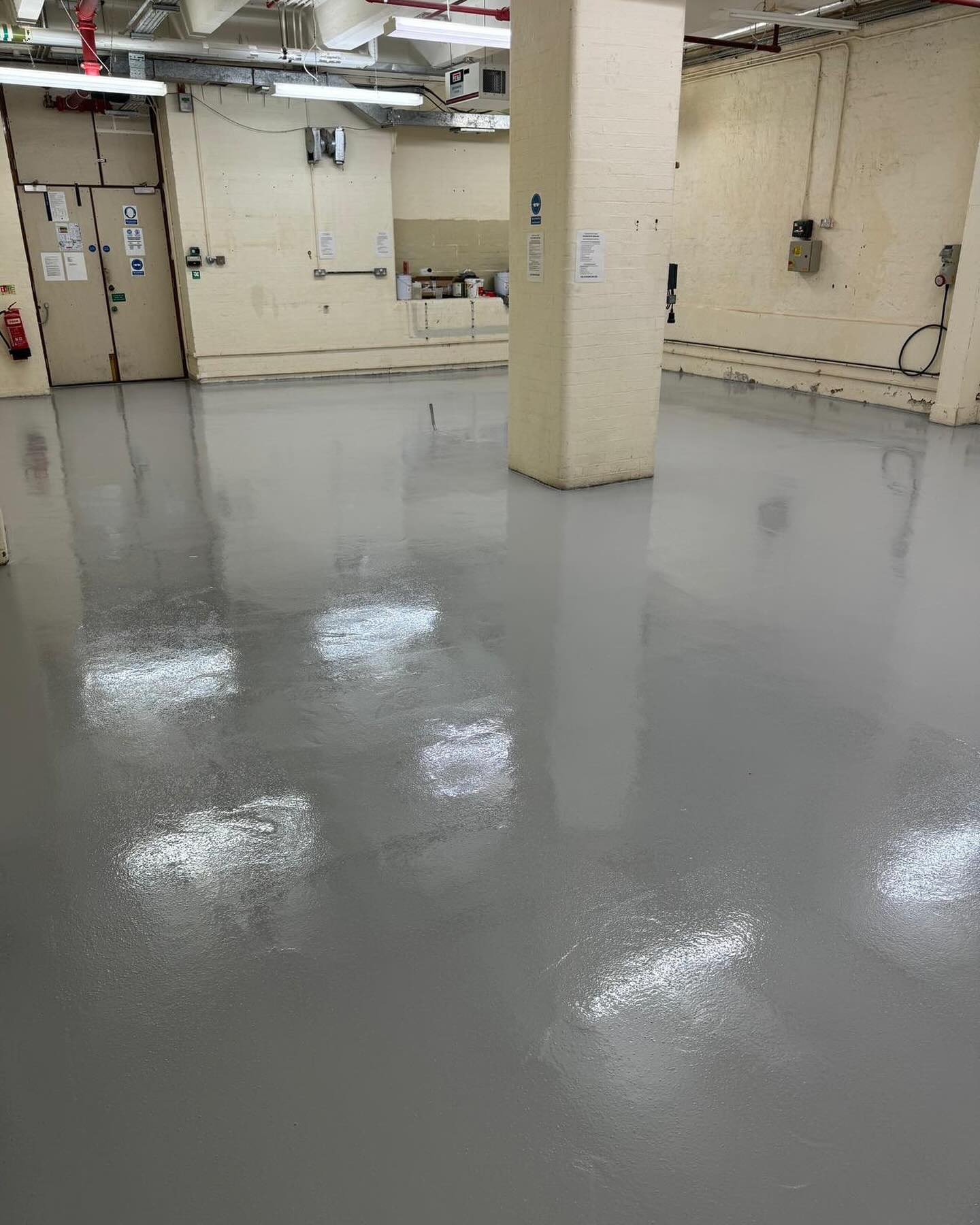 Industrial epoxy floor showing no wear after heavy daily traffic